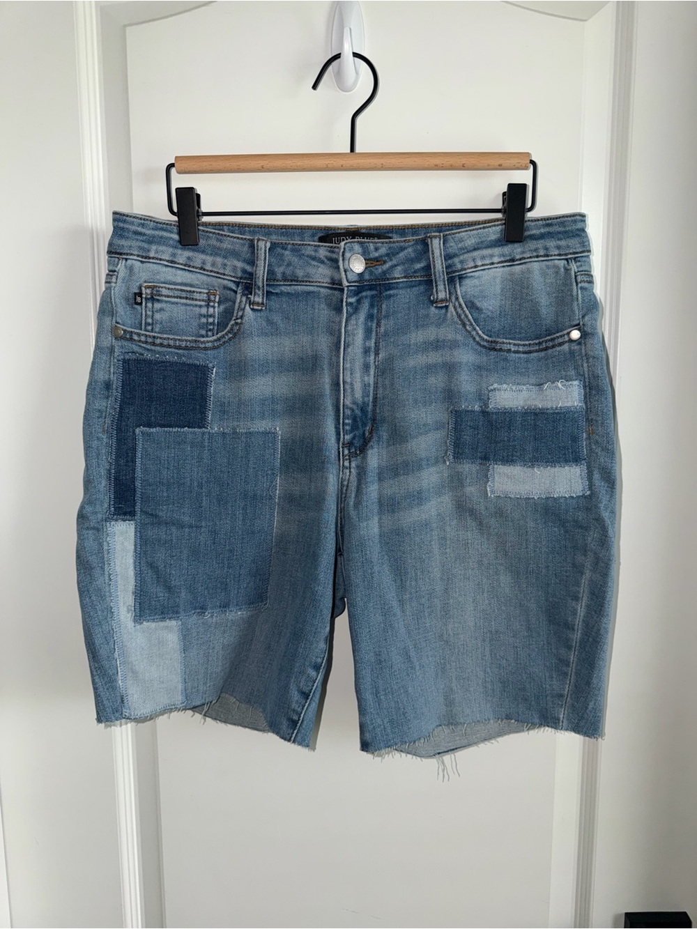 Judy Blue Women’s 13/31 Boyfriend Denim Shorts Patchwork Raw Hem Distressed